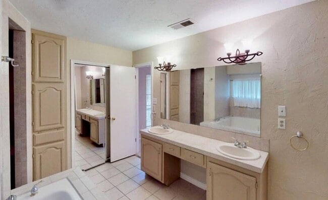 Building Photo - 1124 Kesser Dr