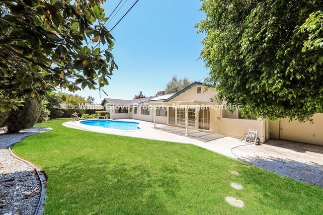 Building Photo - 4 Bedroom Pool Home in Raymond Hills Neigh...
