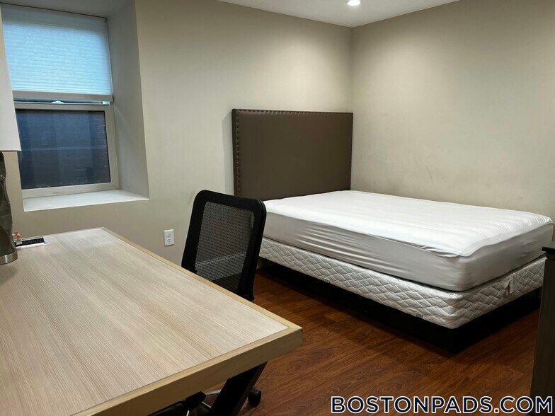 Building Photo - 1778 Commonwealth Ave