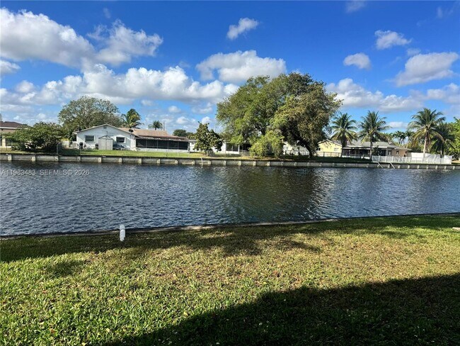 Building Photo - 9400 Lime Bay Blvd