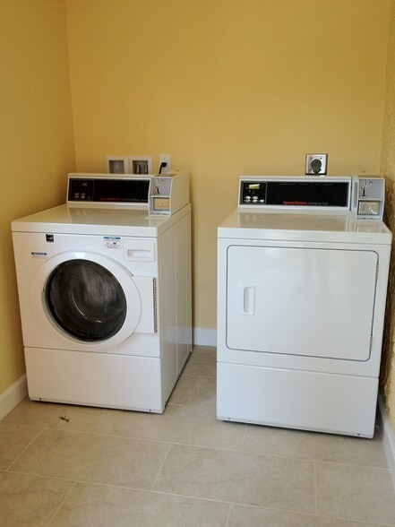 Laundry Facilities - 221 SW 9th Ave