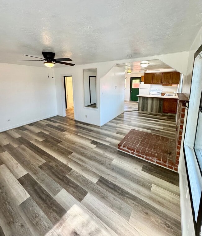 Building Photo - Great Rate! Charming Country Retreat Surro...