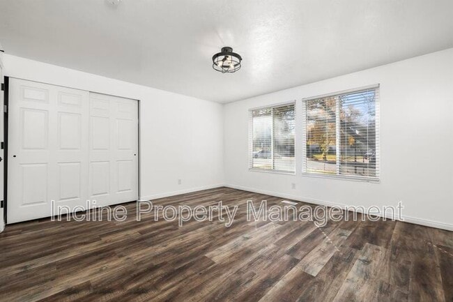 Building Photo - 10551 Violet Dr