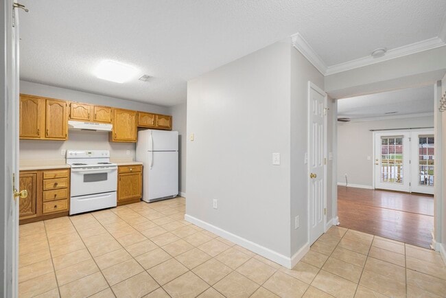 Building Photo - 2101 Cherokee Rd