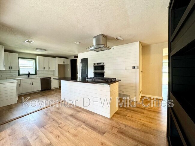 Building Photo - 2703 Downing Ave