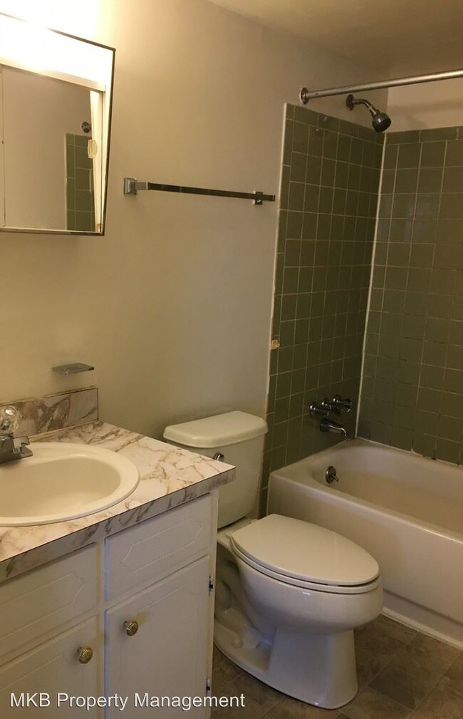 Building Photo - 709 Drew Ave NE