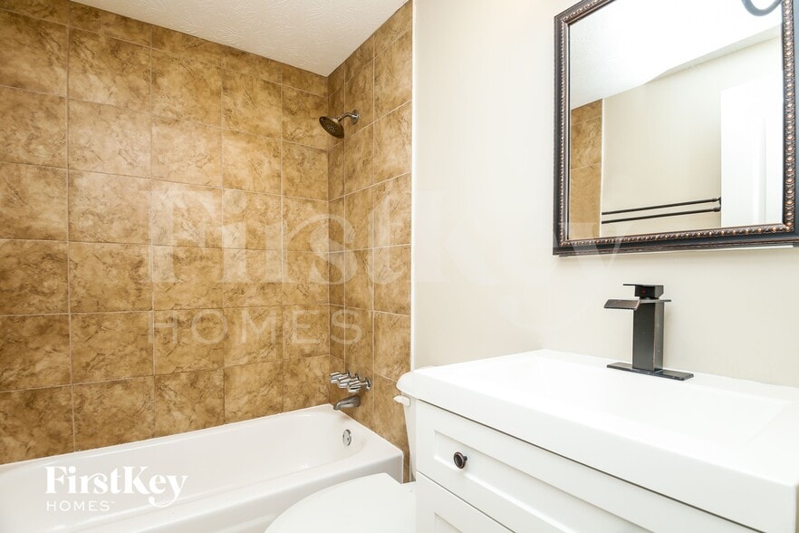 Building Photo - 3548 Birchwood Dr