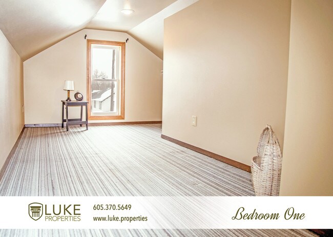 Building Photo - 1424 E 4th St