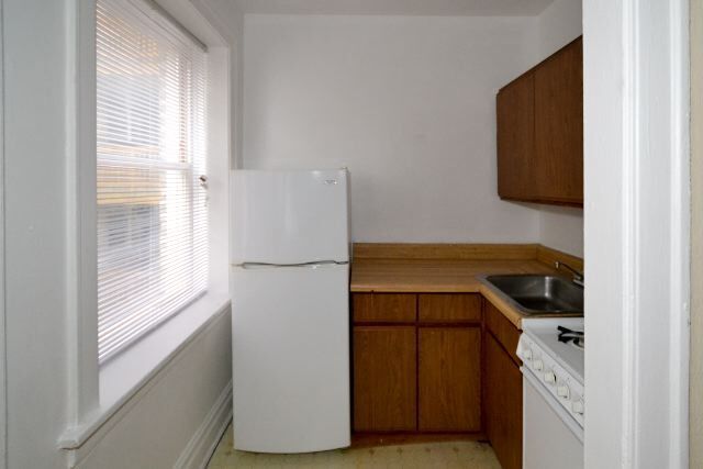 Building Photo - 653 W Belmont Ave