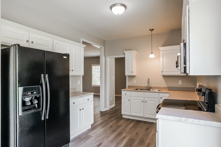 Building Photo - 402 Star Ruby Dr