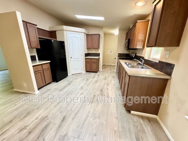 Building Photo - 155 E Strayer Way