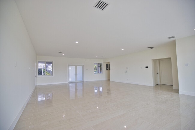 Building Photo - 13064 Via Flavia