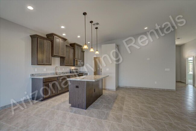 Building Photo - RV GARAGE HOME