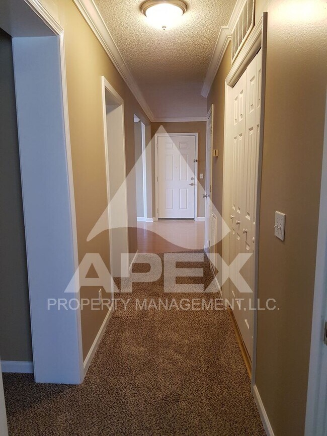 Building Photo - MOVE-IN SPECIAL, $1 RENT!! - NICE 3 Bd | 2 Ba Top Floor Condo in West Knoxville!