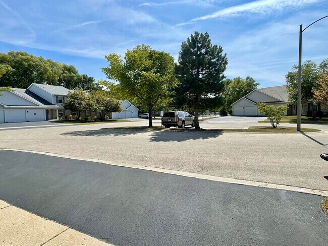 Building Photo - 1248 N Red Oak Cir