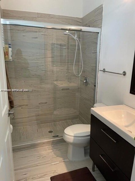 Building Photo - 3065 SE 1st Dr