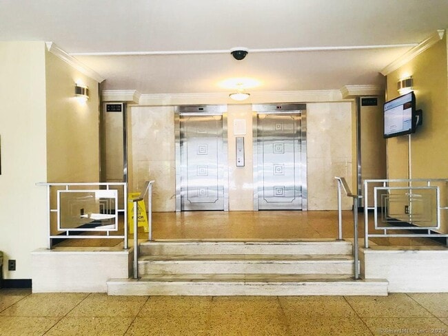 Building Photo - 91 Strawberry Hill Ave