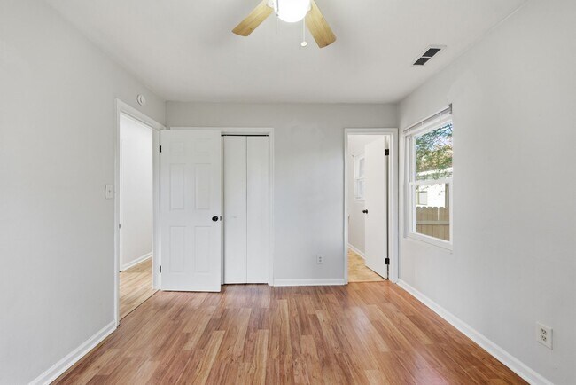 Building Photo - 116-118 Armon Ave