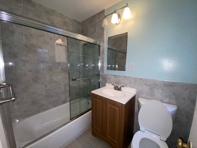 Bathroom - 1285 Guerrero St