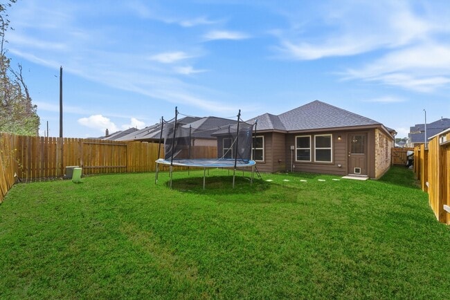 Building Photo - 27298 Grey Fox Run