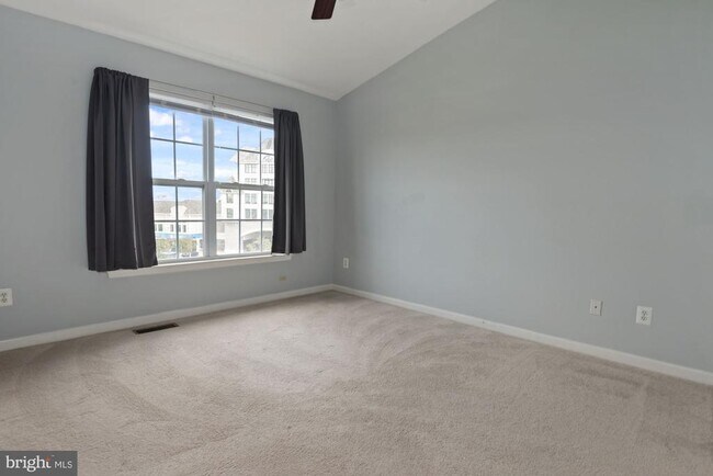 Building Photo - 2480 Angeline Dr