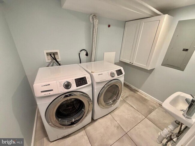 Building Photo - 4020 Grant St NE