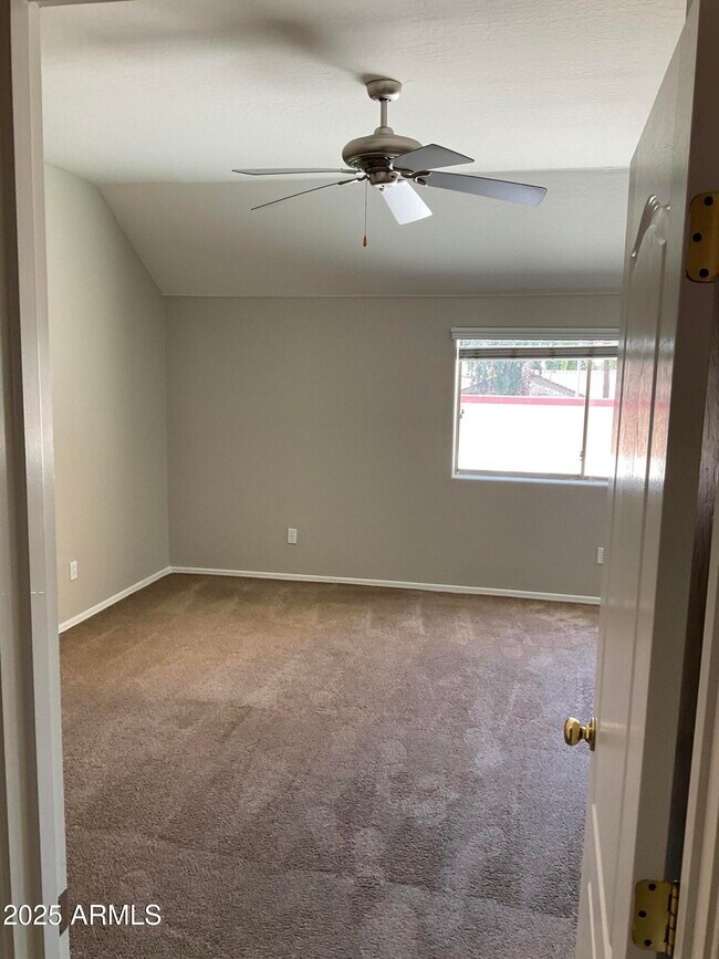 Building Photo - 1015 S Val Vista Dr