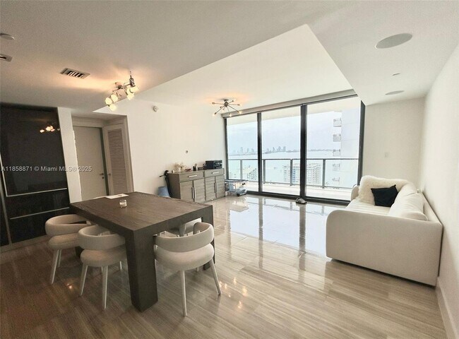 Building Photo - 1451 Brickell Ave