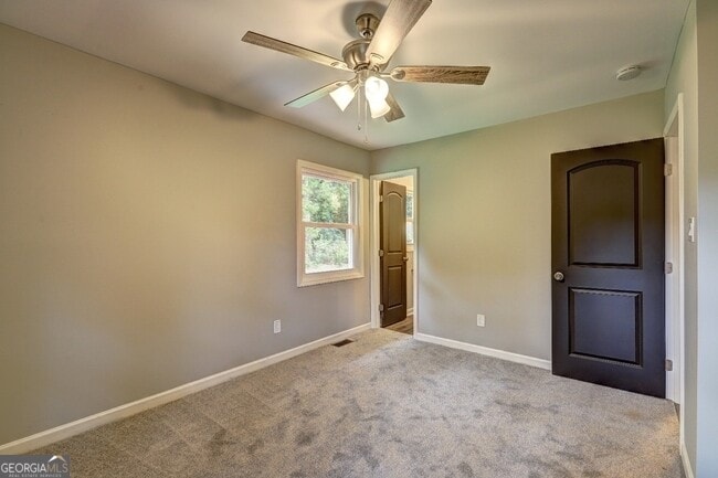 Building Photo - 215 Fond Ct