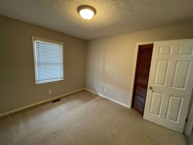 Building Photo - 124 Centerfield Dr