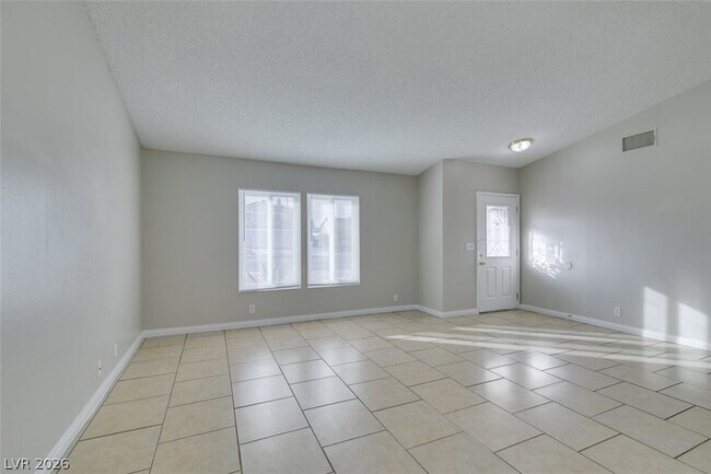 Building Photo - 2340 Belvedere Dr