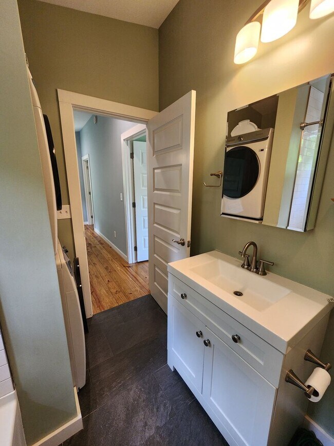 Building Photo - West Asheville Rental