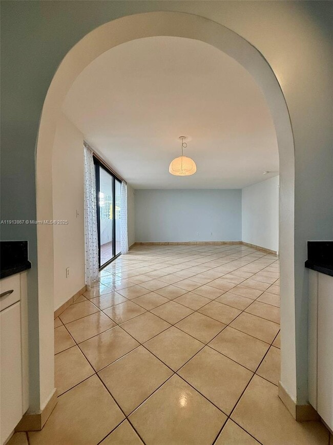 Building Photo - 555 NE 30th St