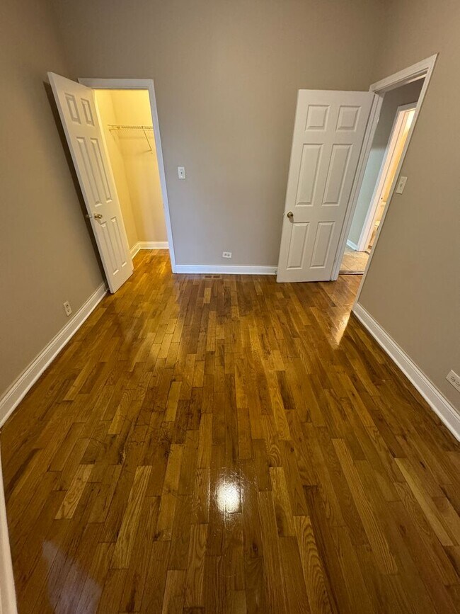 Building Photo - 4827 W Van Buren St