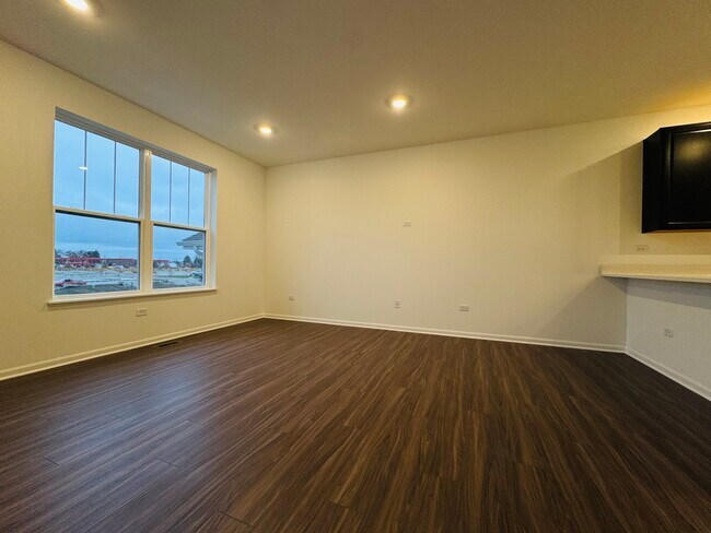 Building Photo - 25660 W Yorkshire Dr