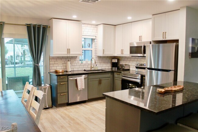 Building Photo - 2744 Sanderling Ct