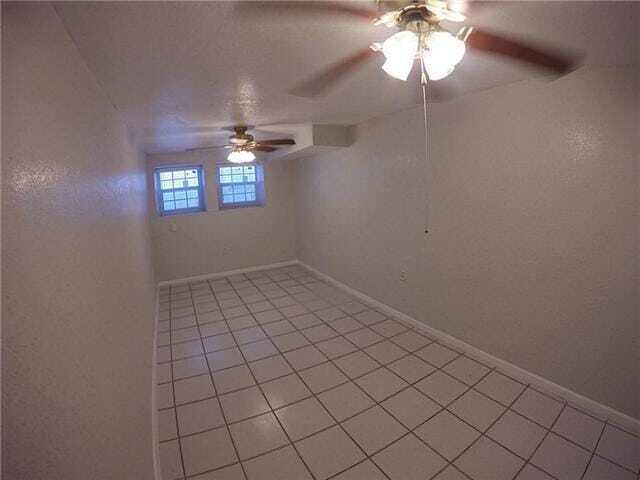 Building Photo - 8903 Old County Dr