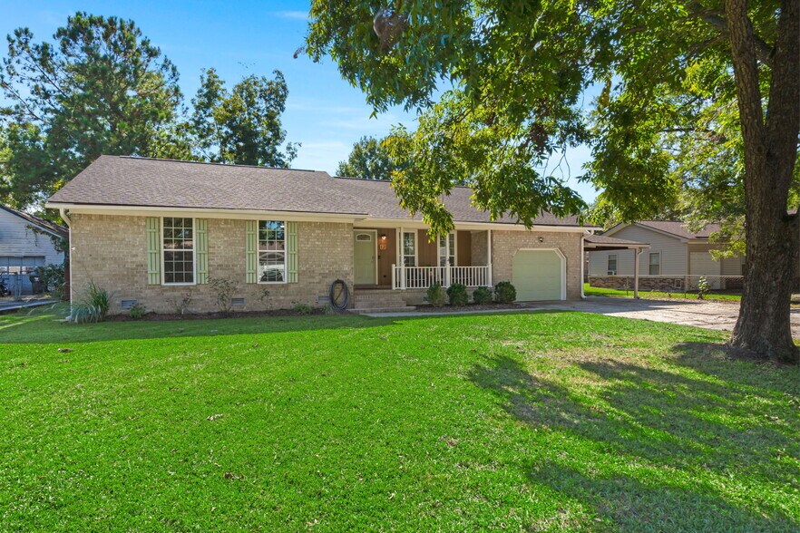 Primary Photo - 12 Lighthouse Dr