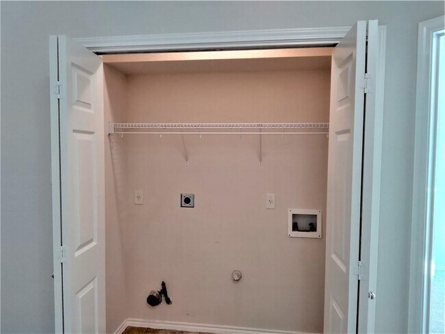 Building Photo - 1481 E Old Settlers Blvd