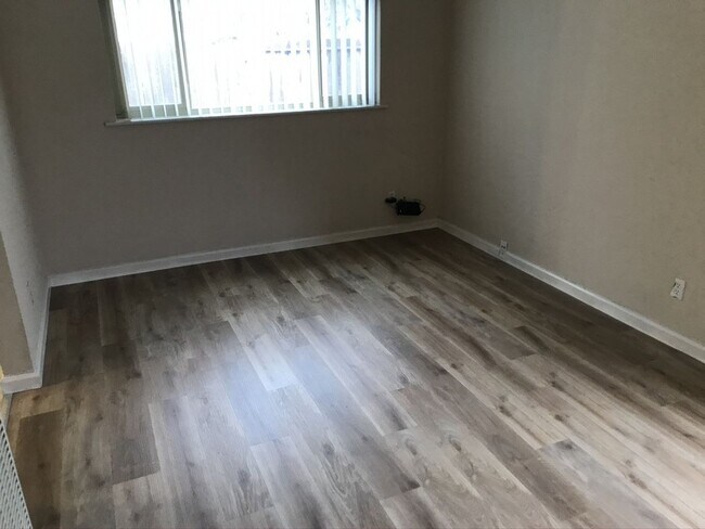 Building Photo - 219 E St John St