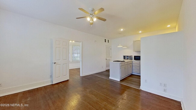 Building Photo - 2210 Myra St