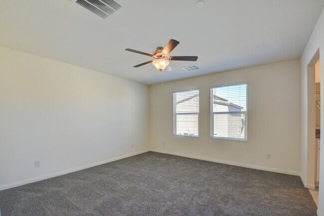 Building Photo - BRAND NEW BEAUTIFUL 4 BEDROOM!