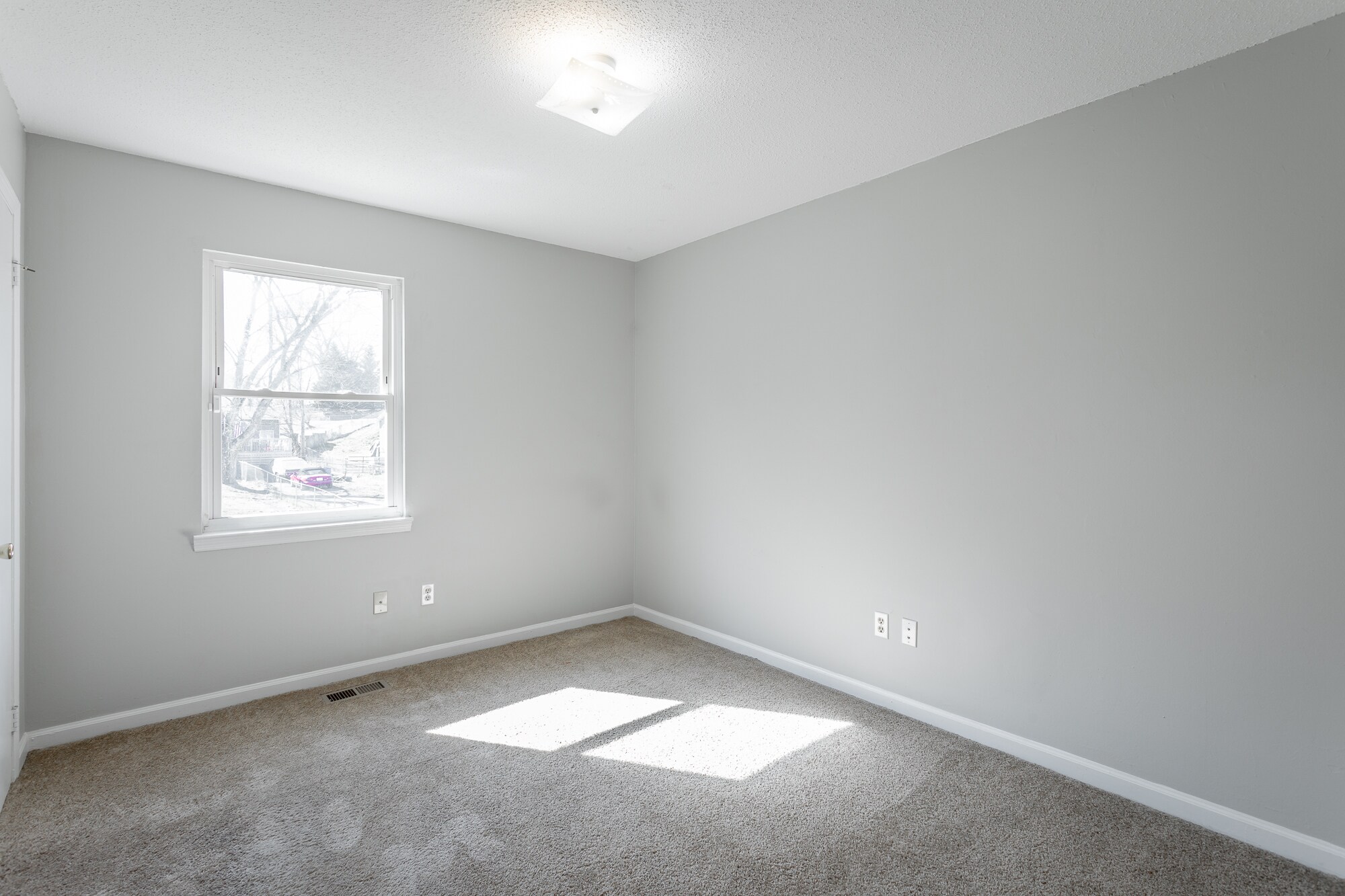Building Photo - 1613 N Chester Rd