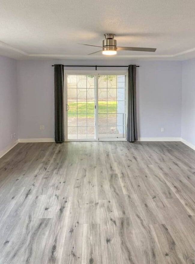 Building Photo - 30 SW 131st Ave