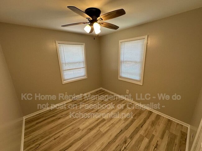 Building Photo - 5029 NE 56th Pl