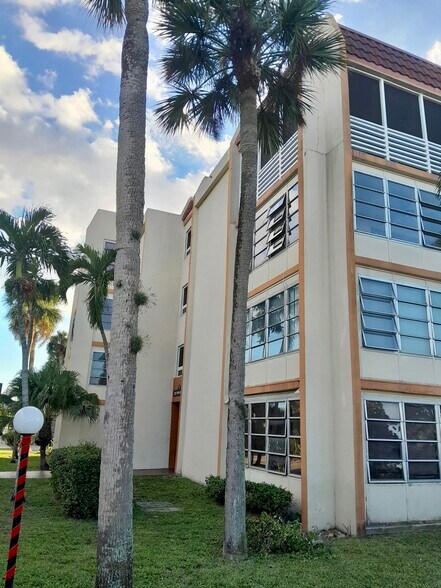 Building Photo - 2551 NW 41st Ave