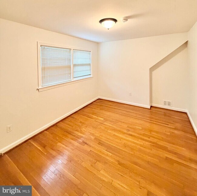 Building Photo - 3125 N Nottingham St