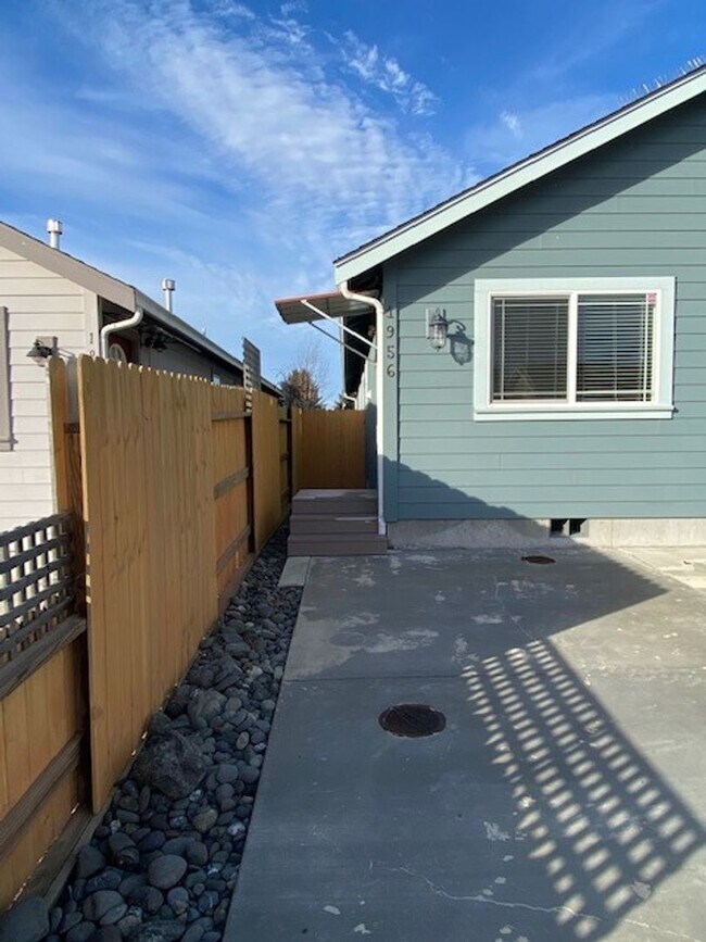 Building Photo - 1956 Sagewood Way