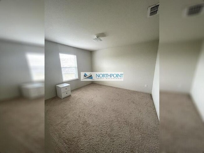 Building Photo - Charming 3 beds 3 baths in Denton!