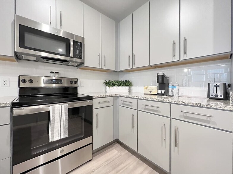 Building Photo - 8901 Bertha Palmer Blvd